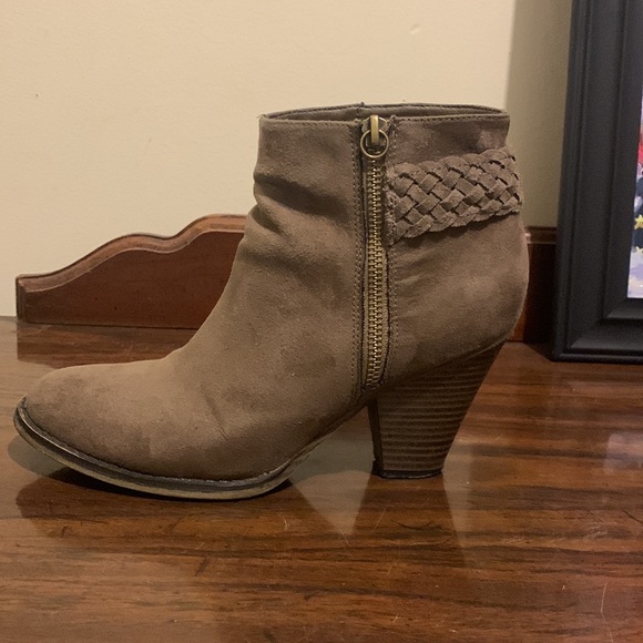 Mia Leather Tan Brown Ankle Tassel Side Zip Bootie - Picture 5 of 7